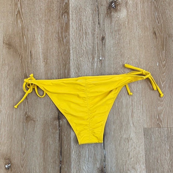 Yellow string Bikini - Picture 4 of 8